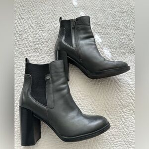 Timmy Hilfiger Dk Grey boots Sz 8
